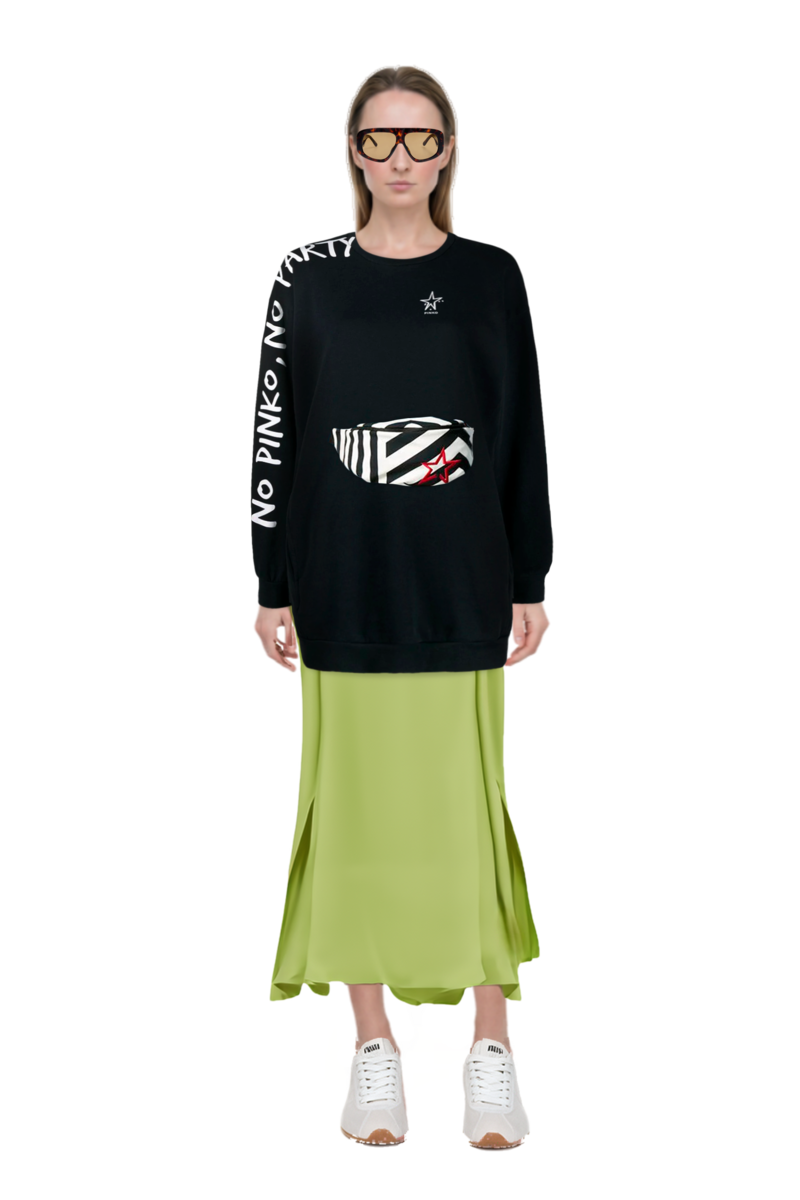 Outfit plume mesh fabric sneakers and one-shoulder button-detail kaftan