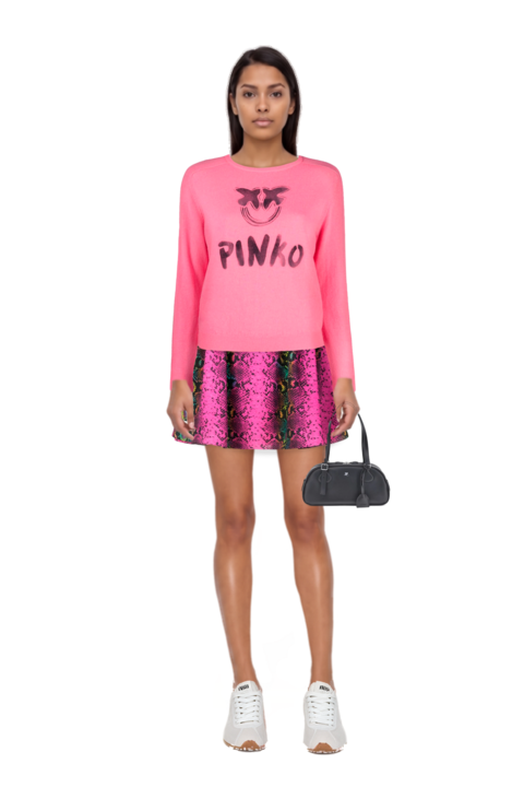 Outfit plume mesh fabric sneakers and medium friday curved tote bag