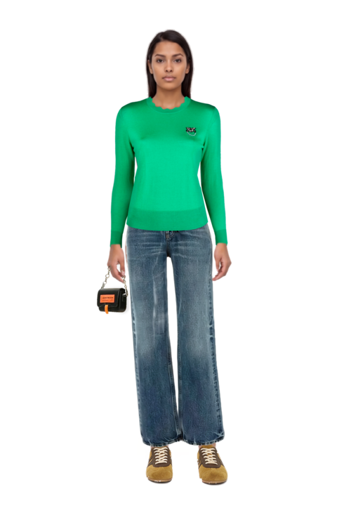 Outfit cotton jeans and suede sneakers