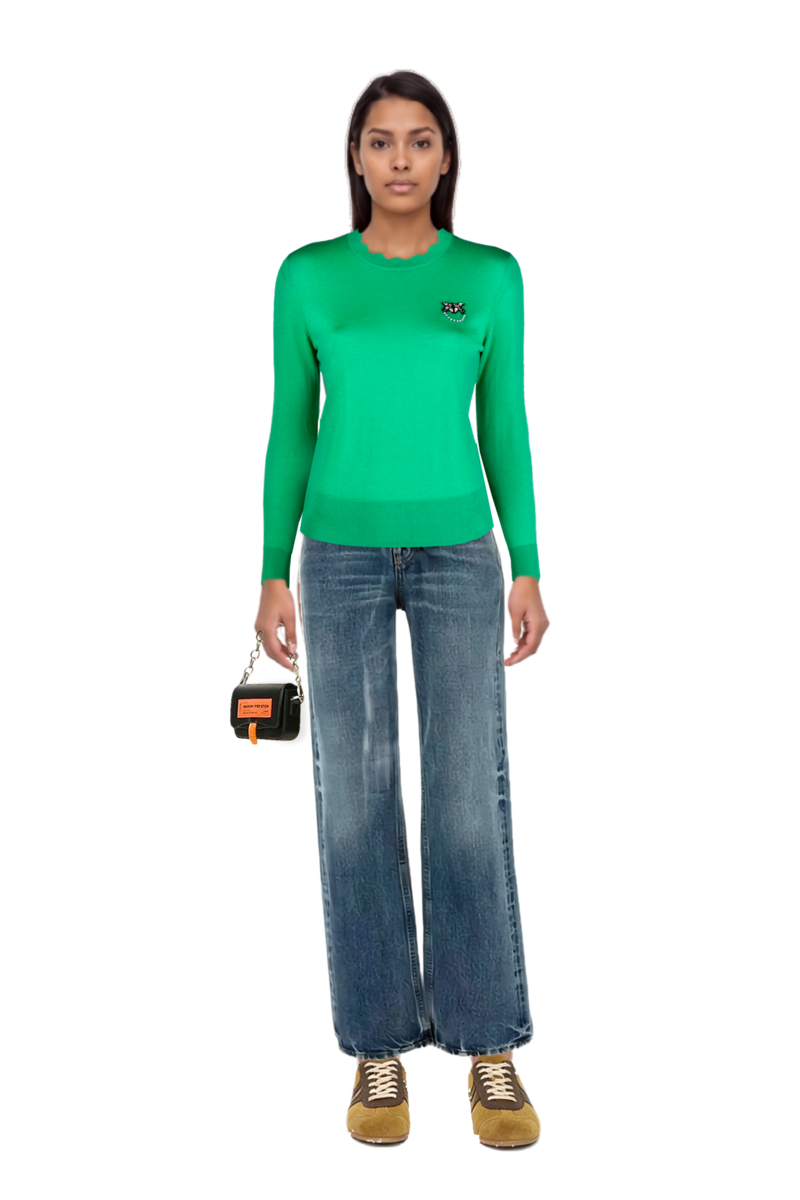 Outfit cotton jeans and suede sneakers
