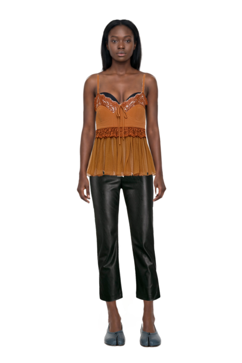Outfit tabi ballet flats and lace-trim blouse