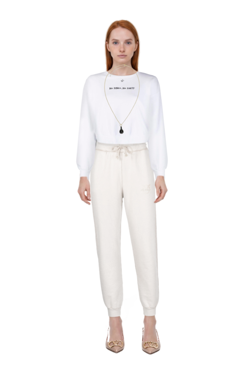 Outfit drop-pendant necklace and vlogo signature slingback pumps
