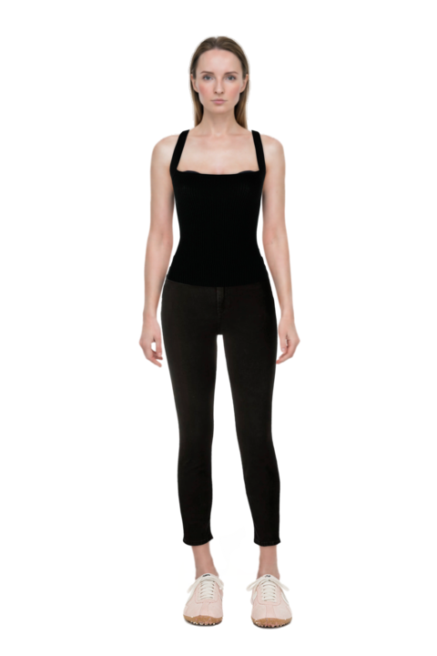 Outfit x jacquemus moon shoe sneakers and pinko top