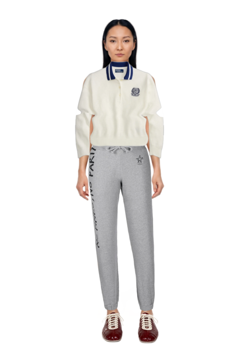 Outfit wimbledon waffle-knit embroidered sweater and leren leather ballerina sneakers