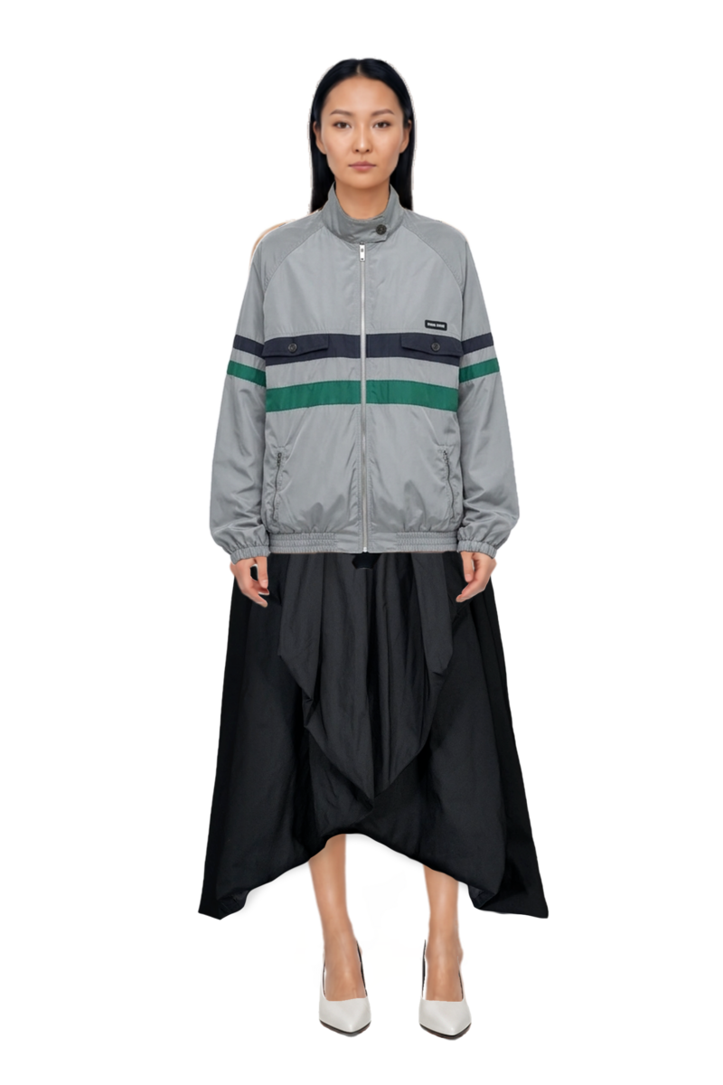 Outfit fame leather pumps and technical silk blouson jacket