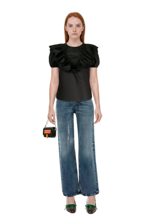Outfit cotton jeans and lace-up pointed-toe pumps