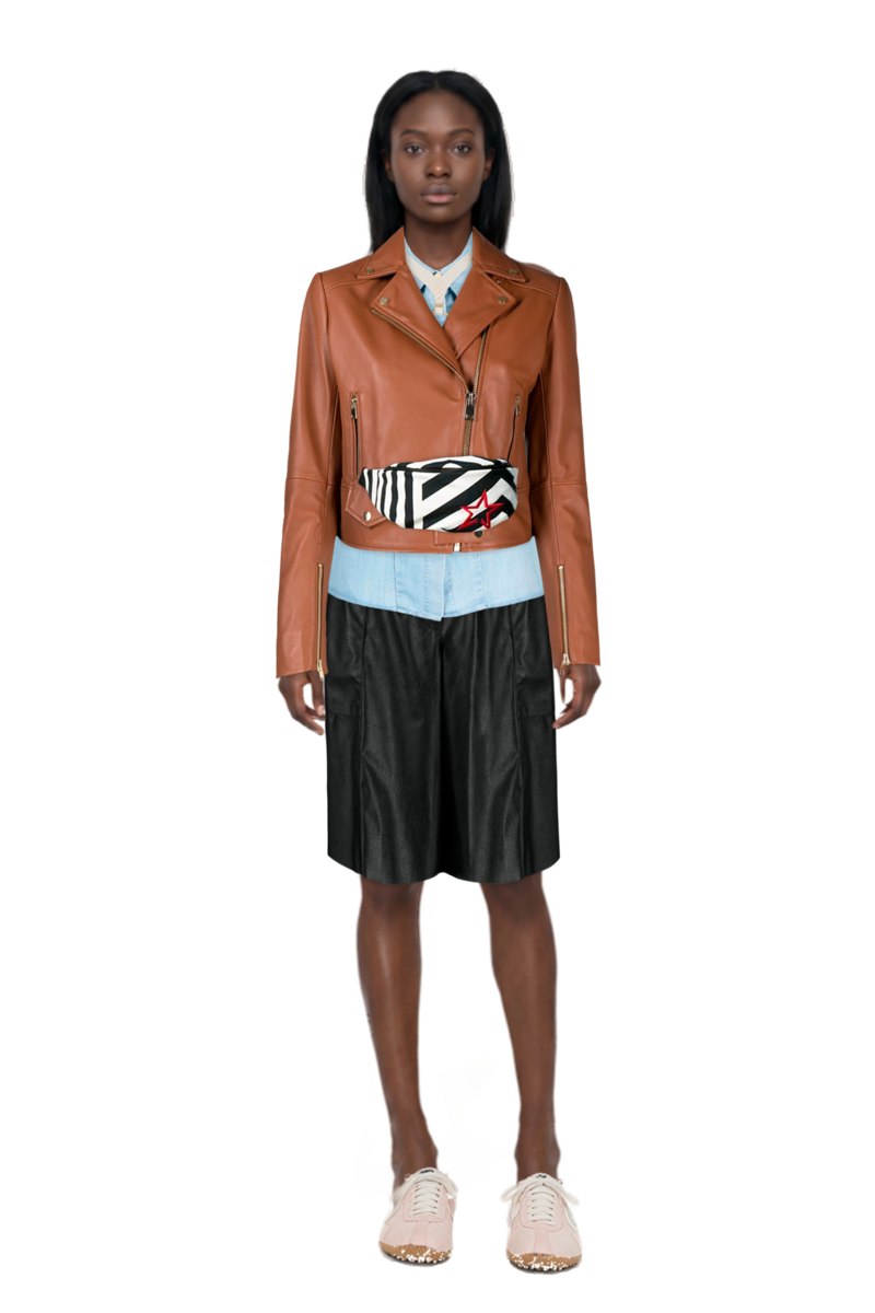 Outfit pinko bermuda shorts and x jacquemus moon shoe sneakers