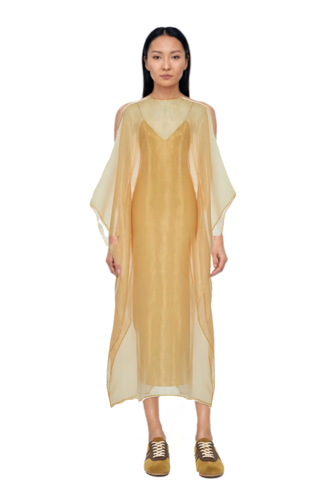 Outfit sphinx dress and suede sneakers