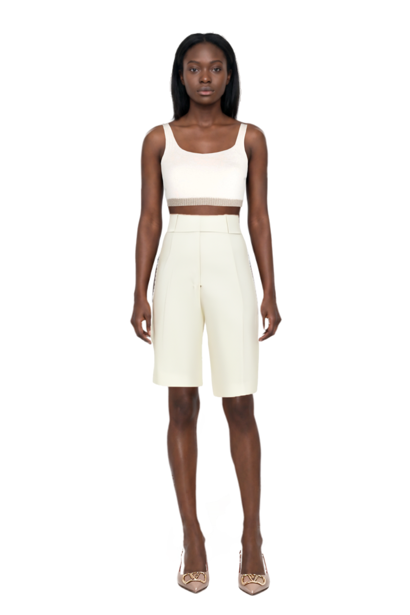 Outfit pleat-detail tailored shorts and vlogo signature slingback pumps