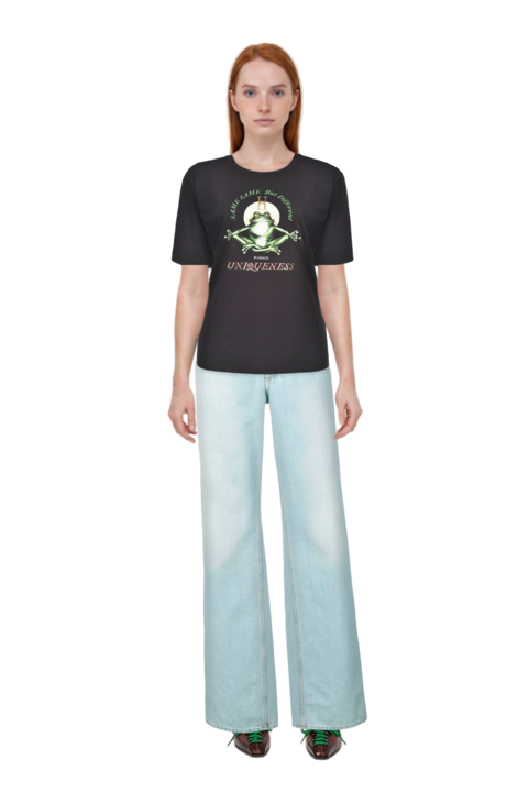 Outfit lace-up pointed-toe pumps and pinko t-shirt