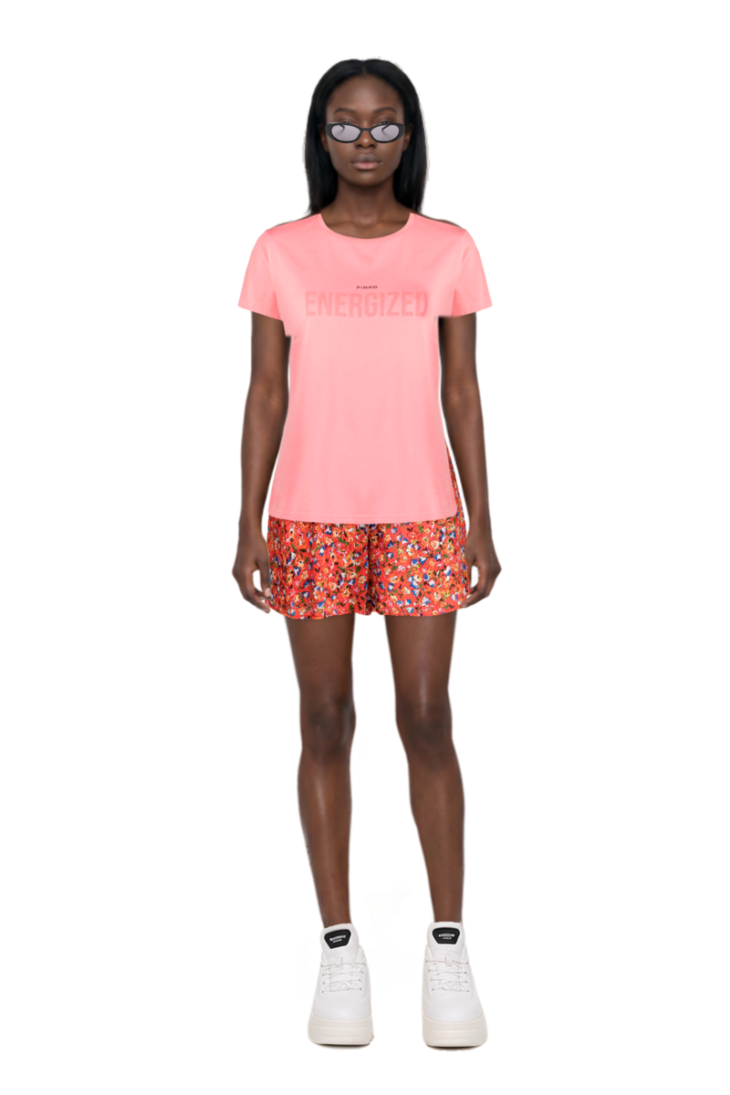 Outfit cat-eye sunglasses and pinko shorts