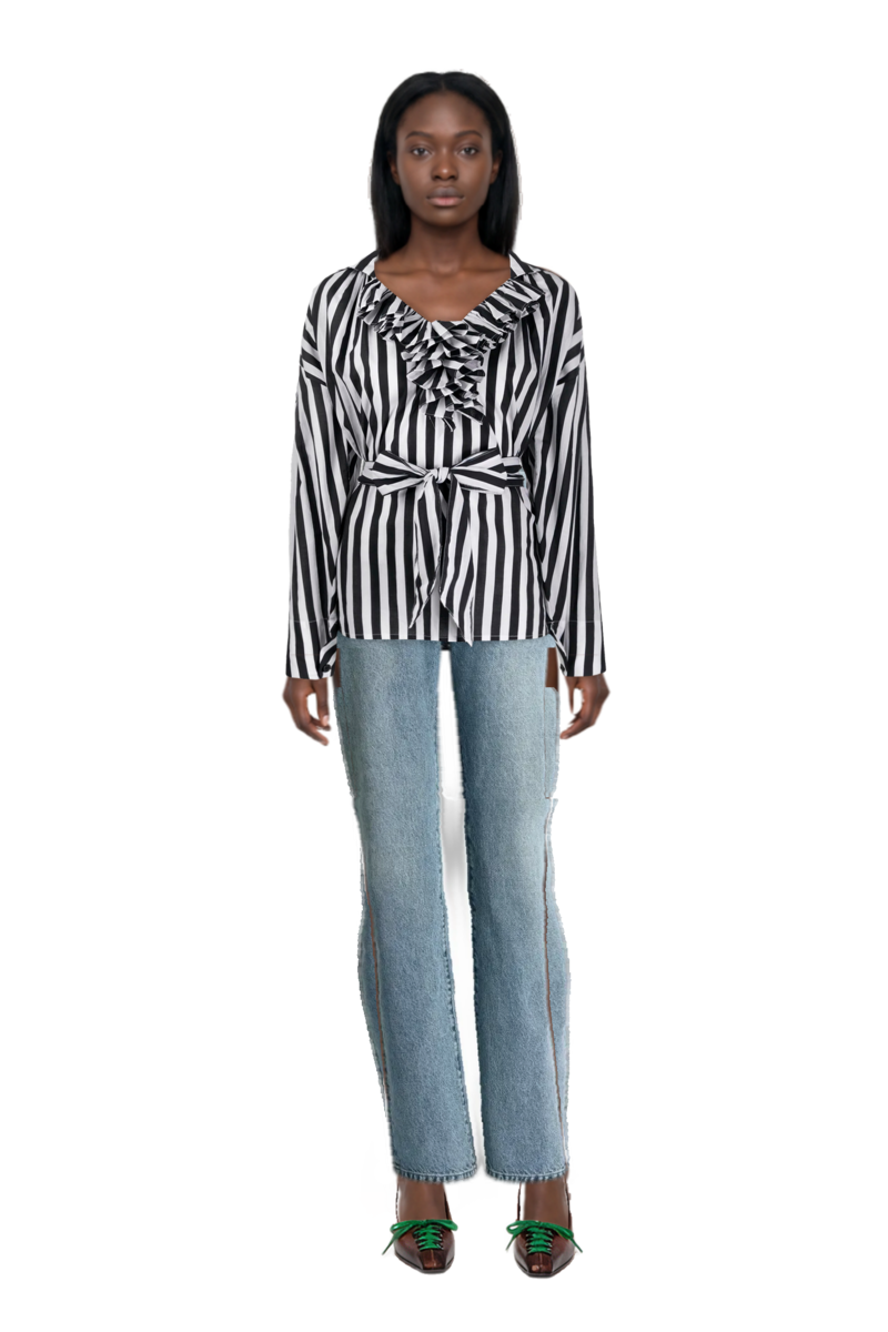 Outfit straight-leg faded denim jeans and lace-up pointed-toe pumps