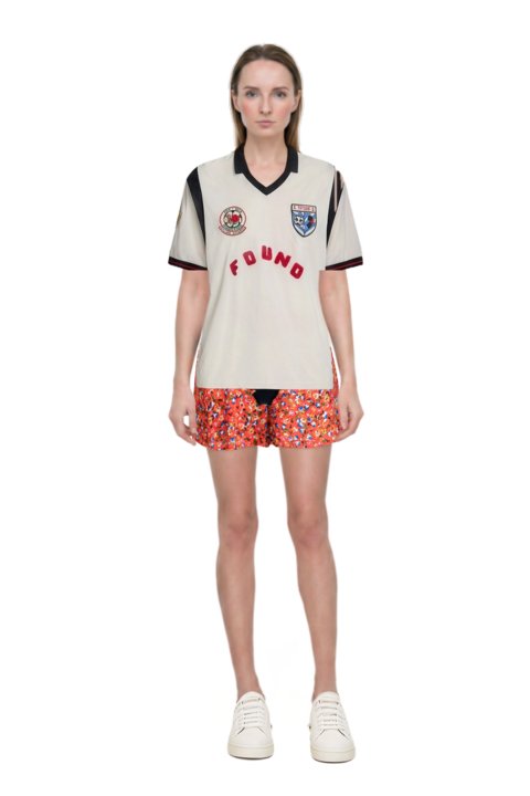 Outfit embroidered-patch panelled t-shirt and pinko shorts