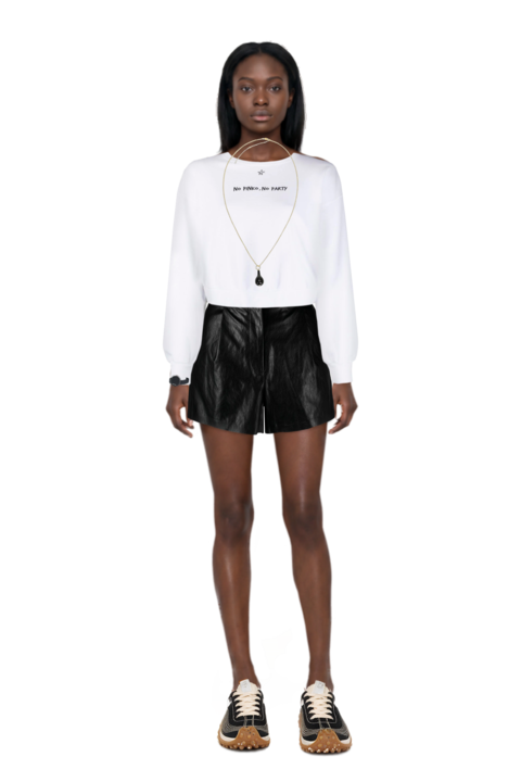 Outfit mesh mirage sneakers and drop-pendant necklace
