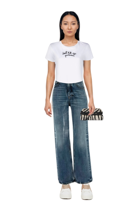Outfit cotton jeans and zebra-print leather clutch bag