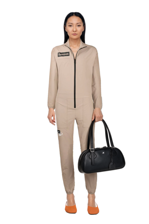 Outfit medium friday curved tote bag and 23 tracksuit