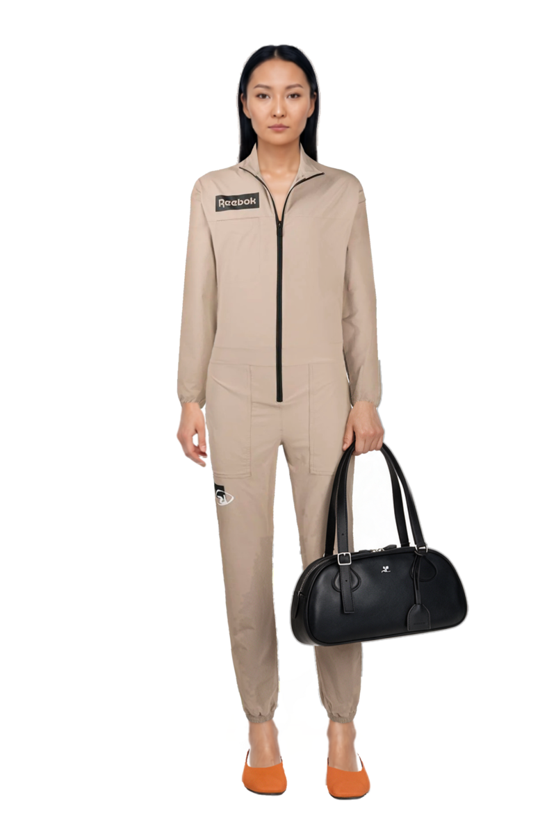 Outfit medium friday curved tote bag and 23 tracksuit
