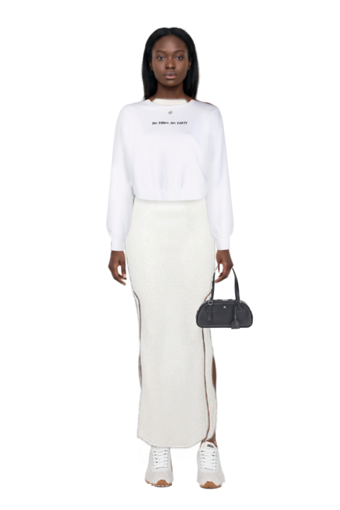 Outfit plume mesh fabric sneakers and medium friday curved tote bag