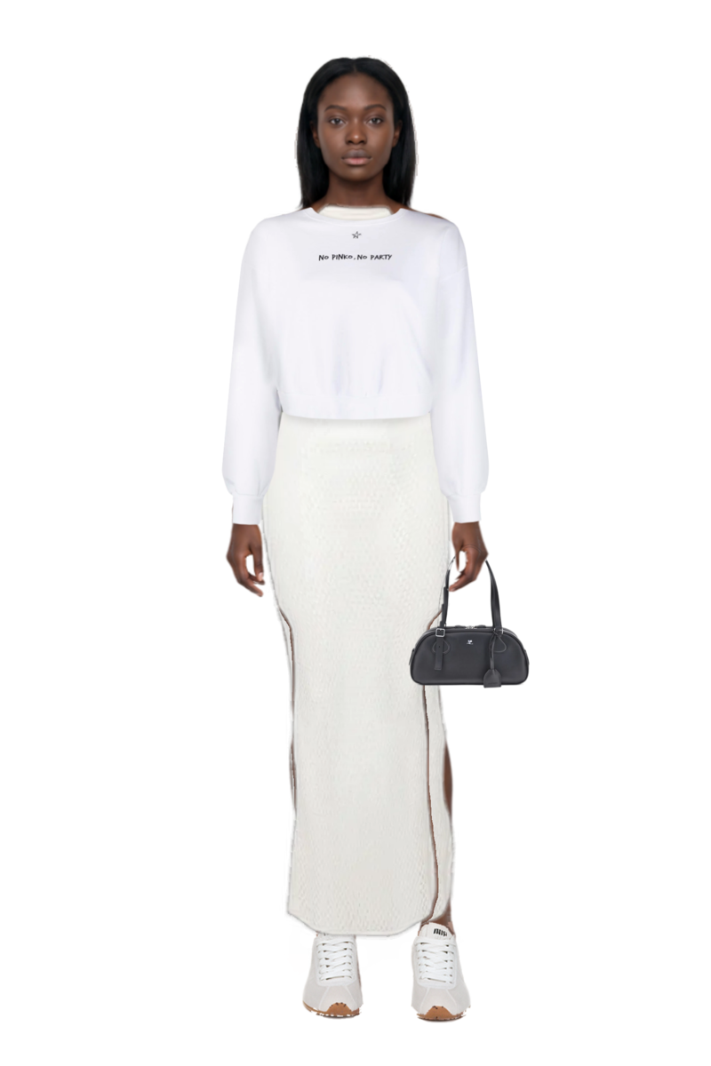 Outfit plume mesh fabric sneakers and medium friday curved tote bag
