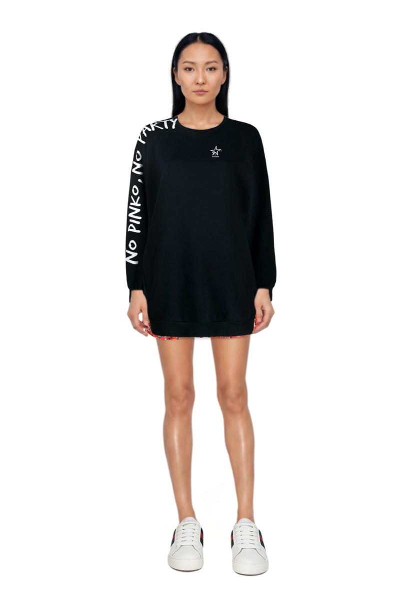 Outfit lace-trim blouse and pinko shorts