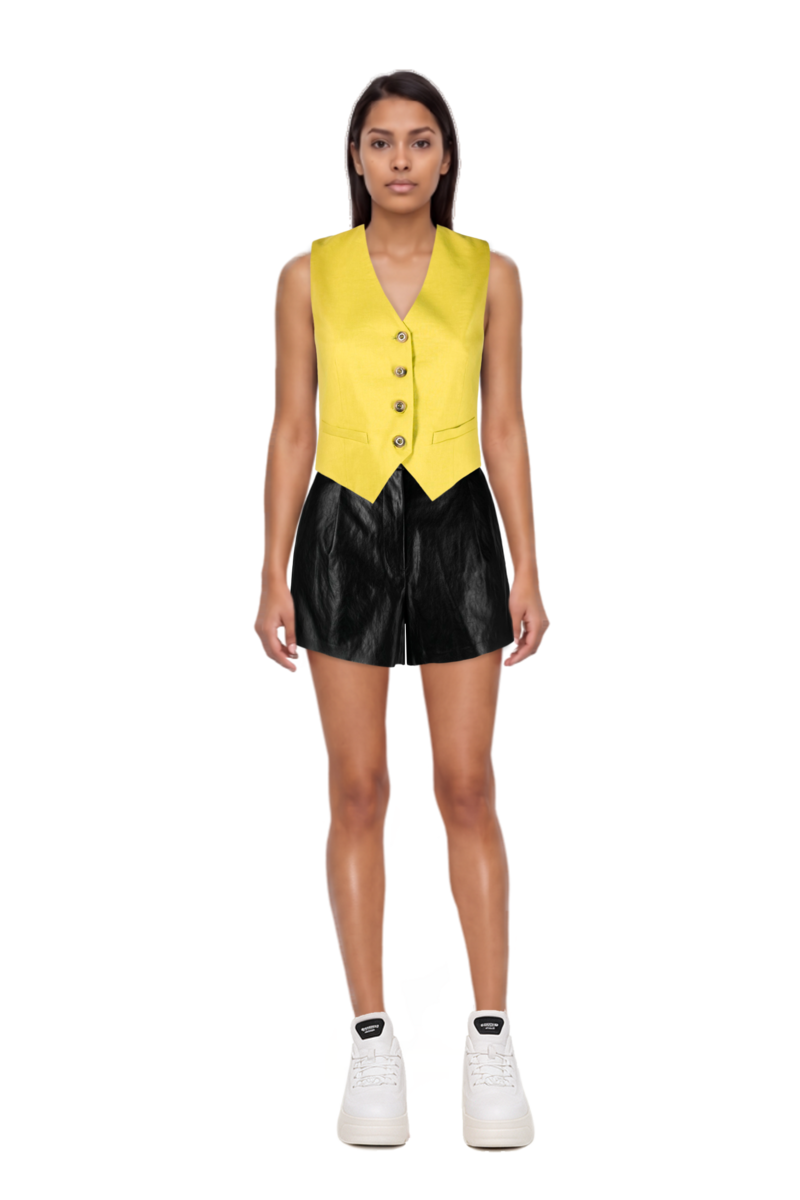 Outfit pinko shorts and pinko waistcoat