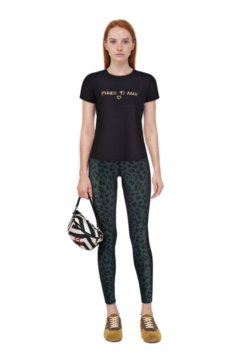 Outfit suede sneakers and pinko t-shirt