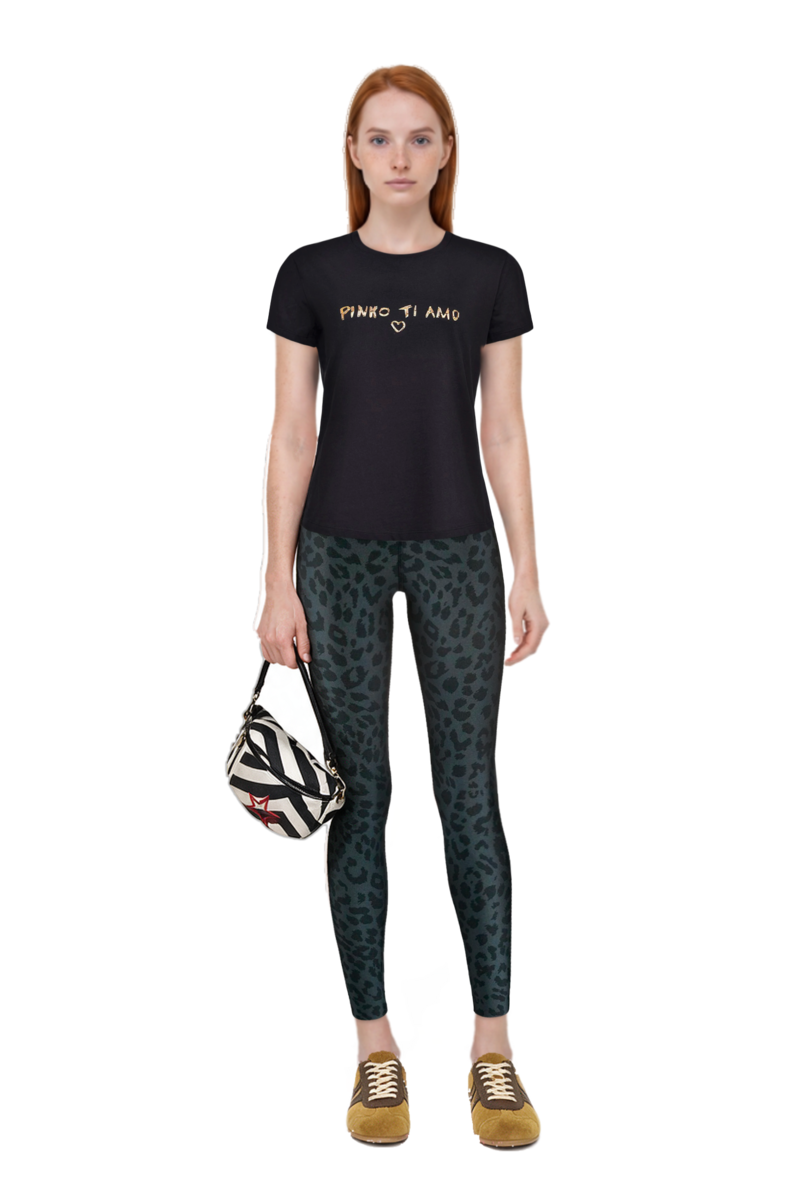 Outfit suede sneakers and pinko t-shirt