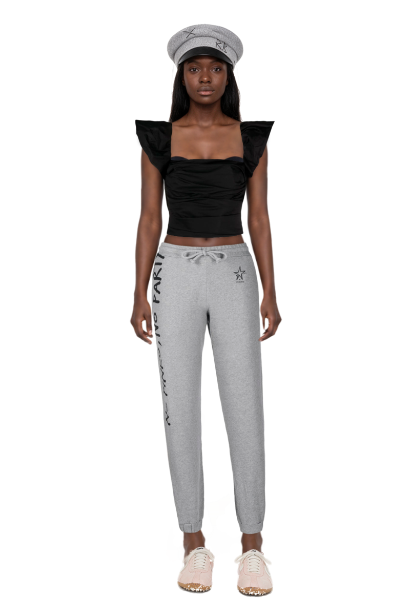 Outfit x jacquemus moon shoe sneakers and pinko top