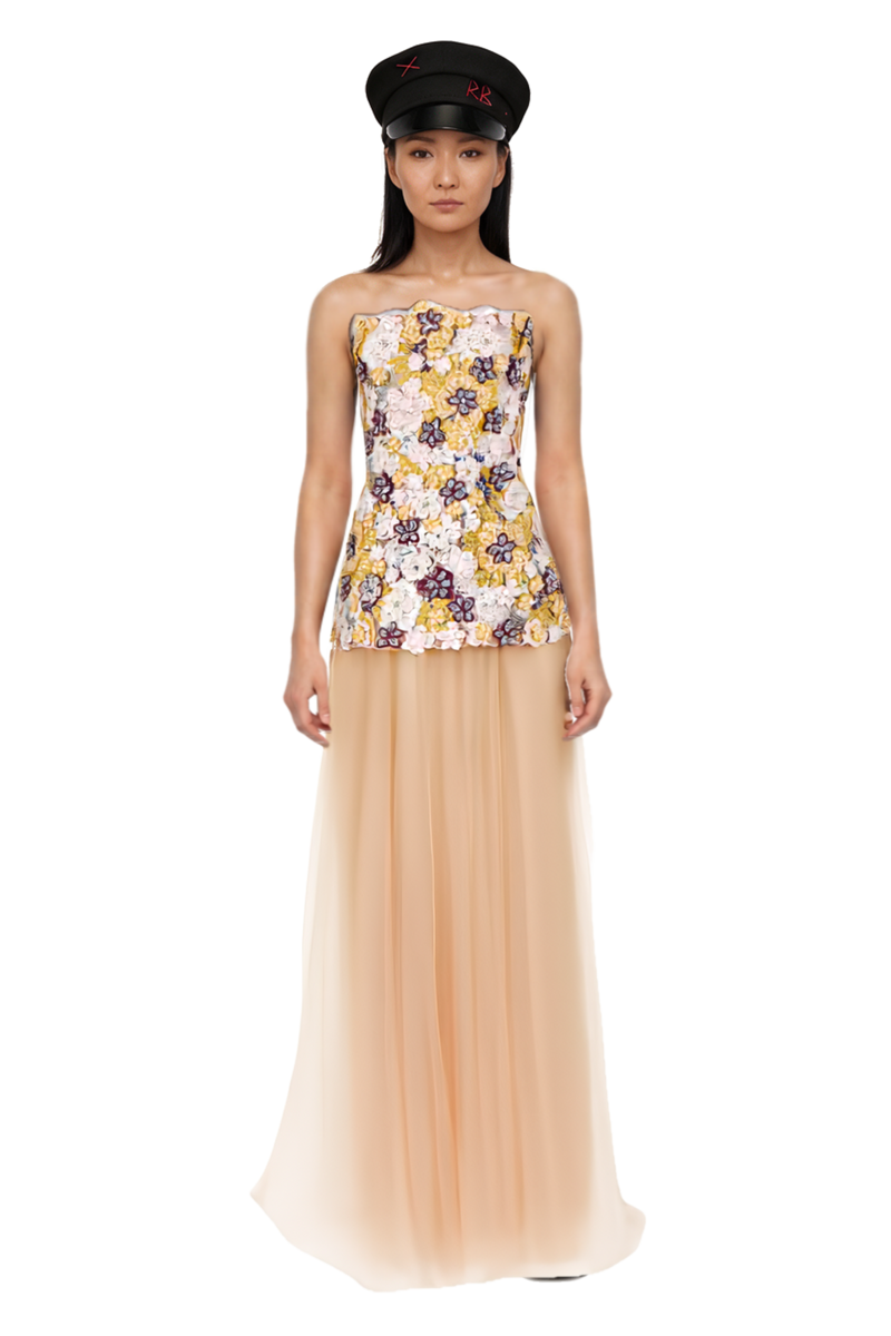 Outfit thia floral-embroidered strapless maxi dress and 23 cap