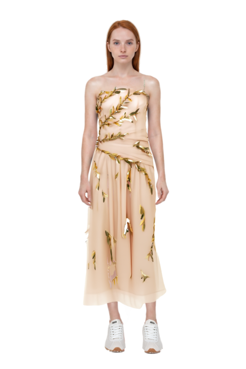 Outfit plume mesh fabric sneakers and embroidered tulle strapless midi dress