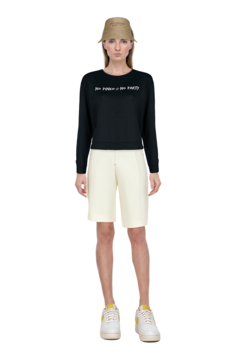 Outfit pleat-detail tailored shorts and air force 1 '07 lx "white/phantom/pearl white/yell" sneakers