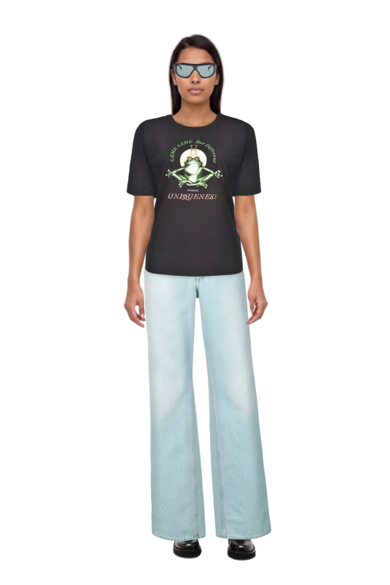 Outfit geometric-frame sunglasses and pinko t-shirt