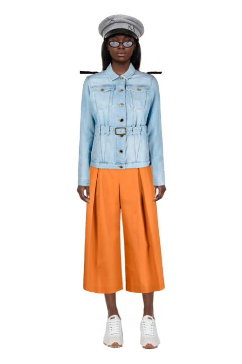Outfit plume mesh fabric sneakers and cat-eye sunglasses