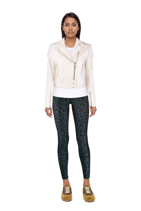 Outfit suede sneakers and pinko t-shirt