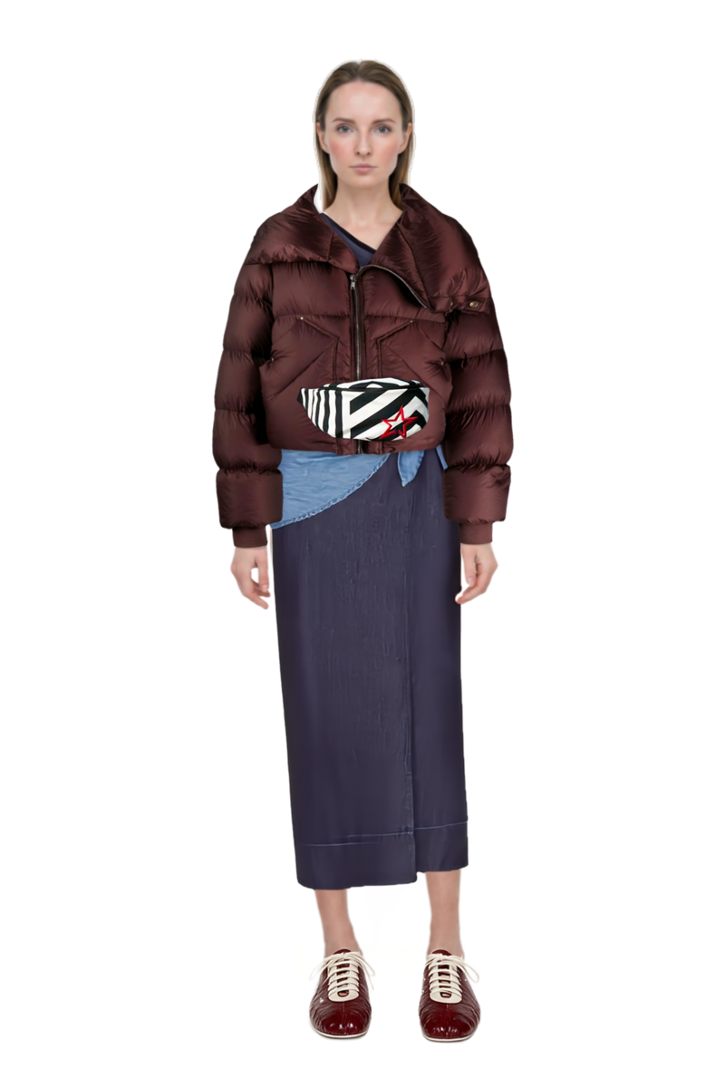 Outfit belem chambray one-shoulder midi dress and leren leather ballerina sneakers