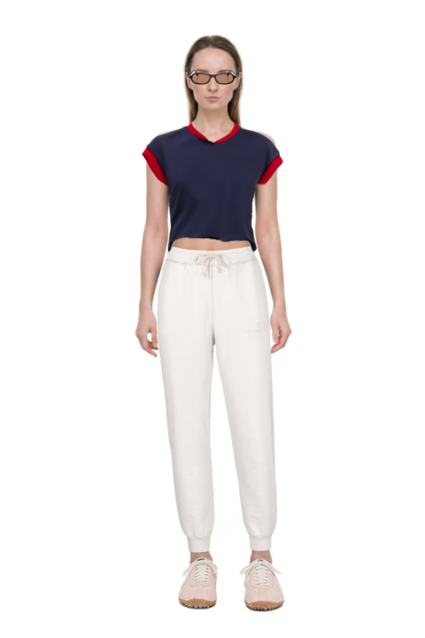 Outfit miu regard sunglasses and x jacquemus moon shoe sneakers