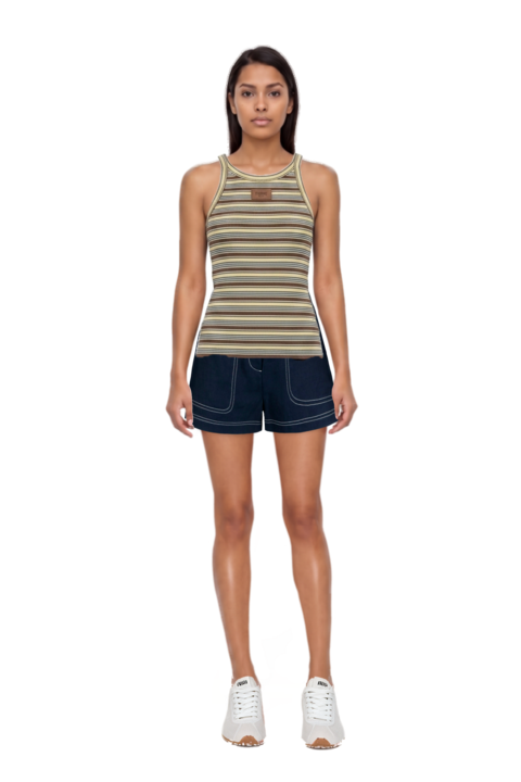 Outfit plume mesh fabric sneakers and striped logo-patch tank top
