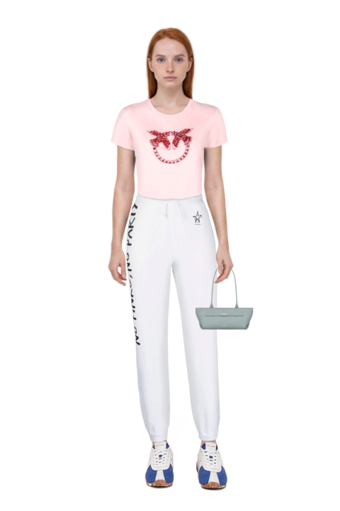 Outfit new york grained leather shoulder bag and the 400 bleecker runner sneakers