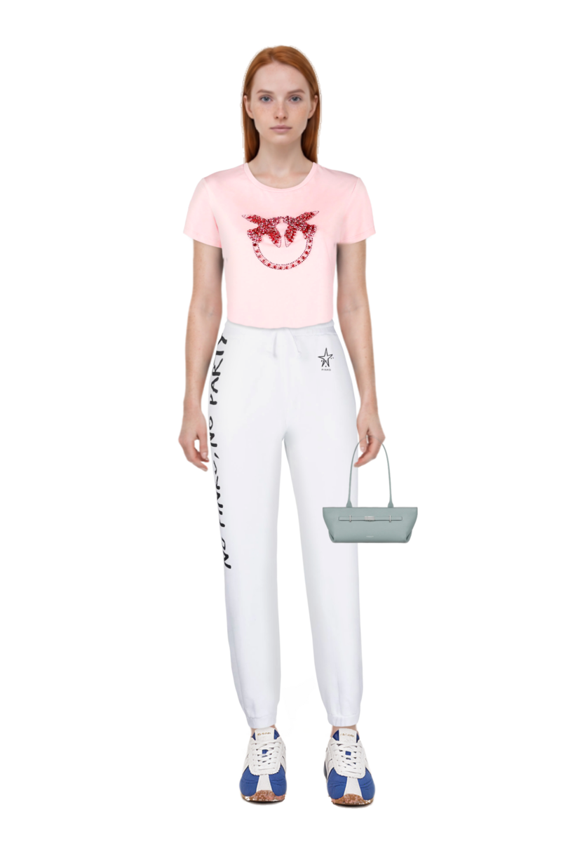 Outfit new york grained leather shoulder bag and the 400 bleecker runner sneakers
