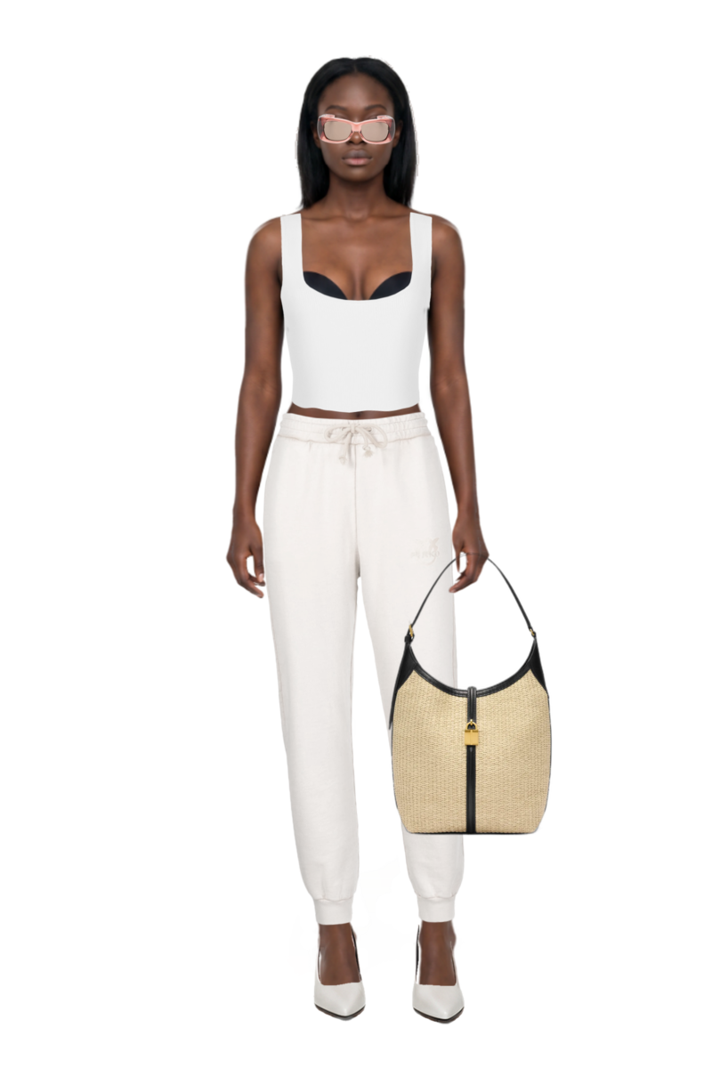 Outfit fame leather pumps and siena raffia tote bag