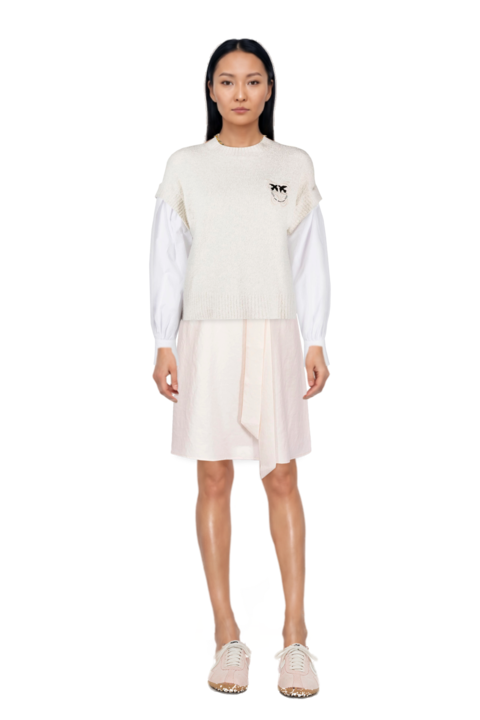 Outfit x jacquemus moon shoe sneakers and pinko sweater
