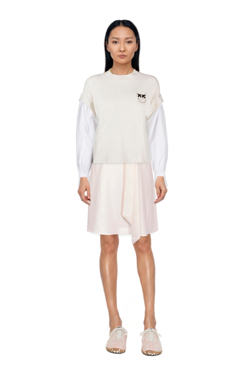 Outfit x jacquemus moon shoe sneakers and pinko sweater