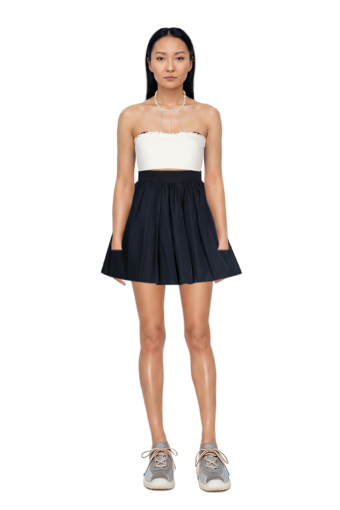 Outfit bloomer mini skirt and bubble technical fabric and suede sneakers