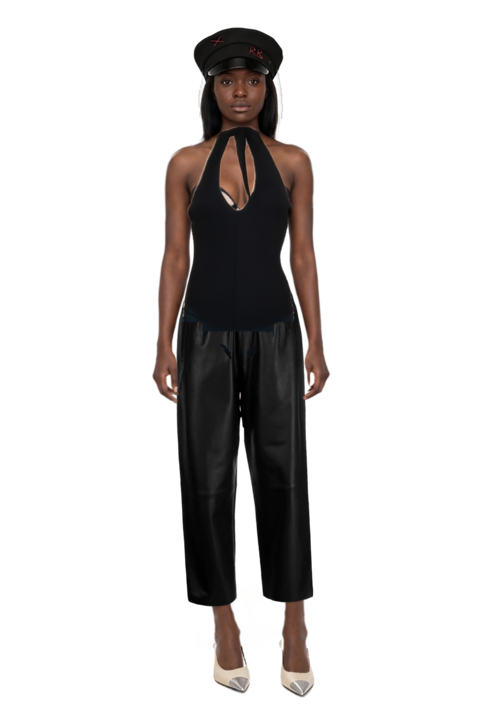 Outfit jersey backless top and cassandre-plaque pumps