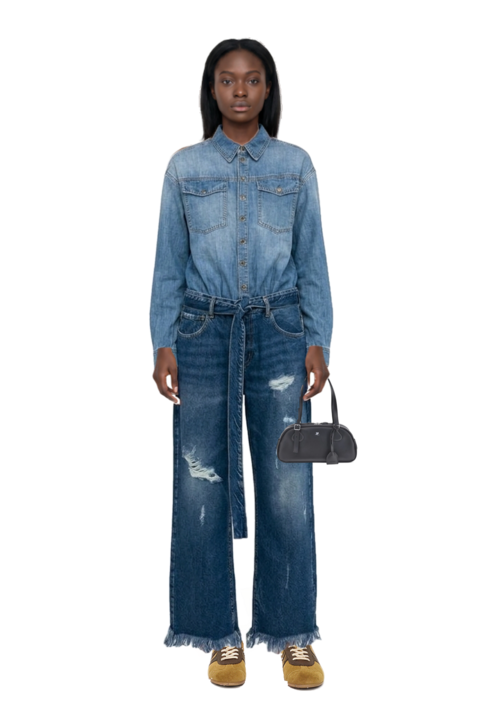 Outfit medium friday curved tote bag and suede sneakers