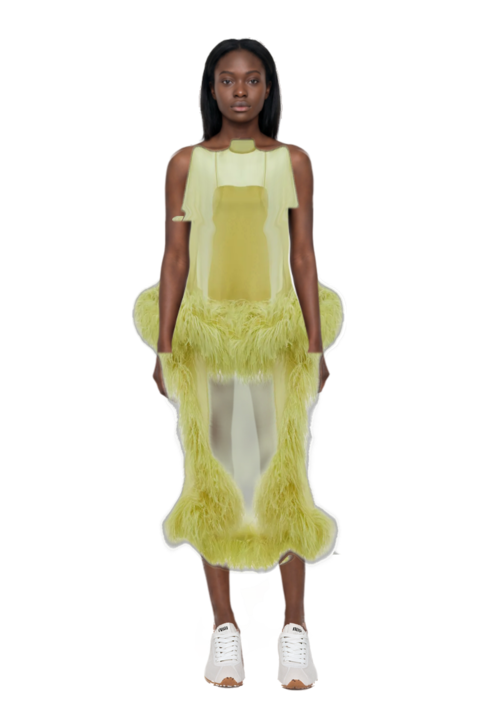 Outfit daisy kaftan feathered dress and plume mesh fabric sneakers