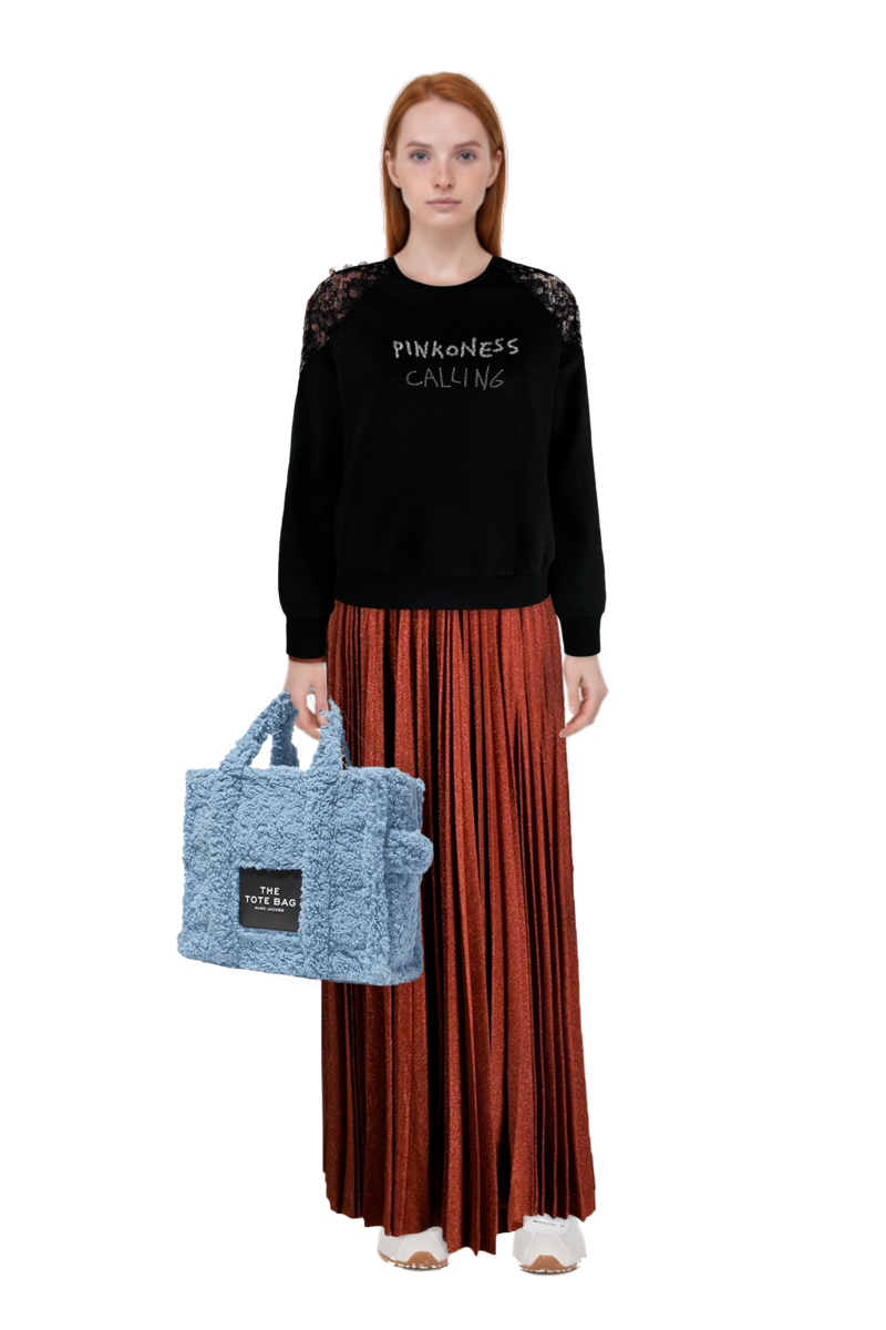 Outfit plume mesh fabric sneakers and pinko sweatshirt