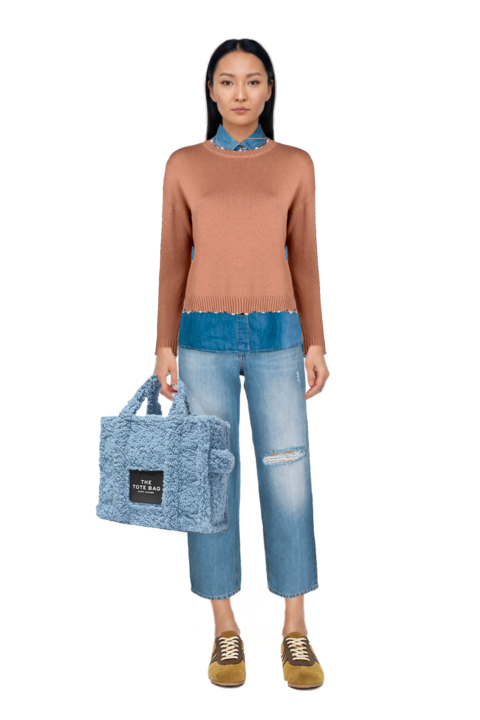 Outfit pinko shirt and suede sneakers