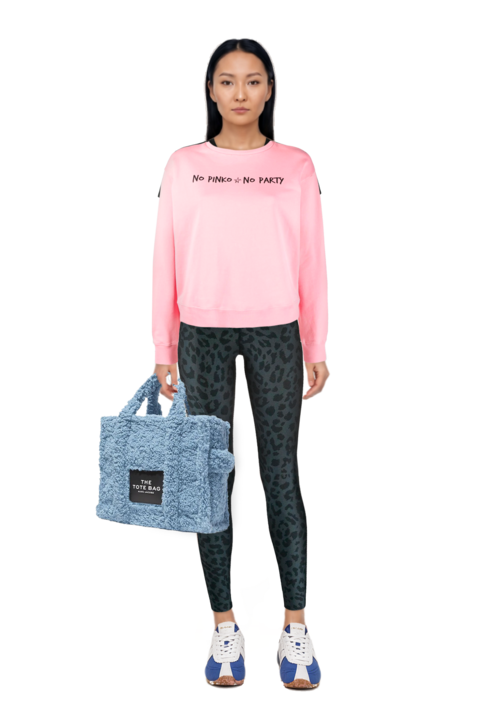 Outfit pinko t-shirt and the 400 bleecker runner sneakers