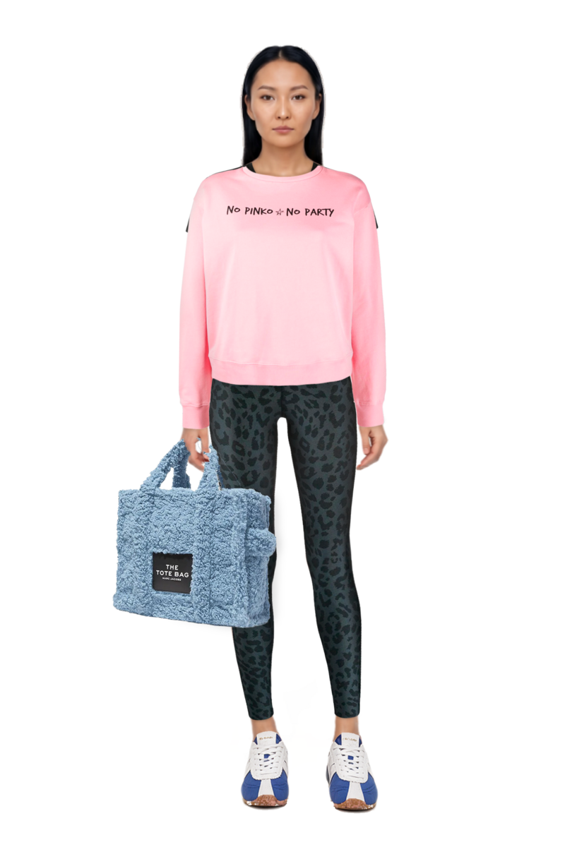 Outfit pinko t-shirt and the 400 bleecker runner sneakers